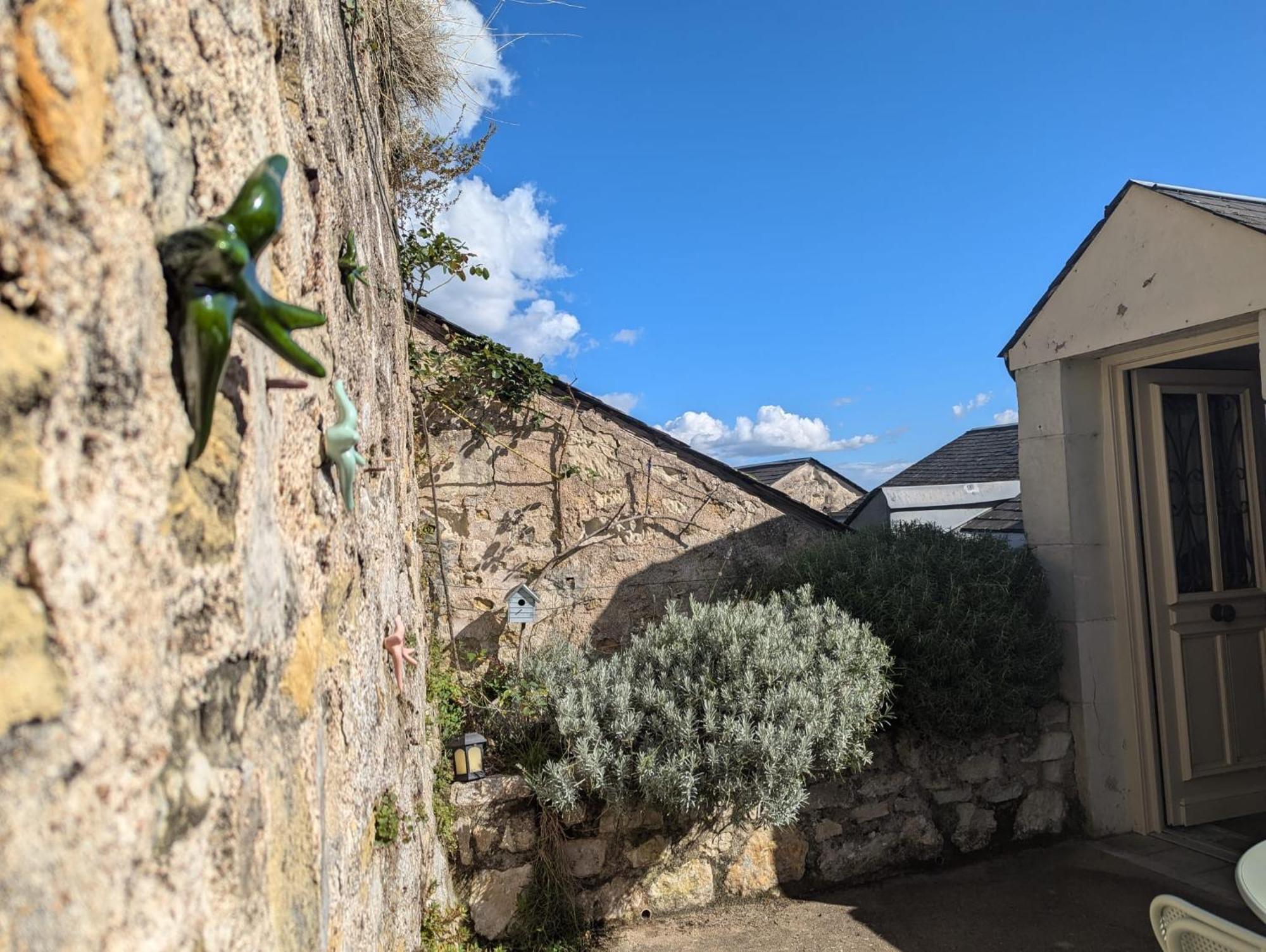Appartement Des Hirondelles , Au Pied Du Chateau Chinon Exterior foto