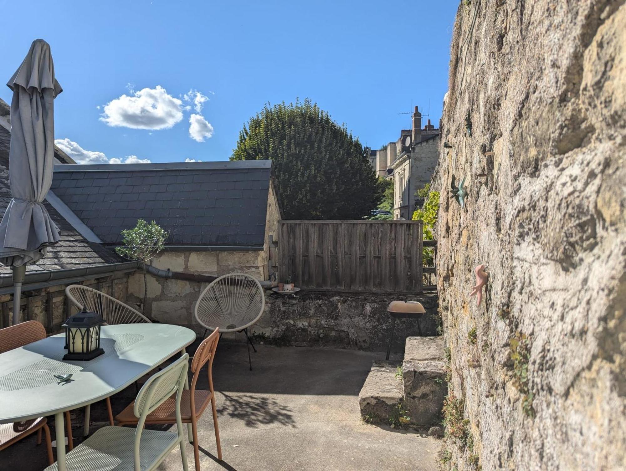 Appartement Des Hirondelles , Au Pied Du Chateau Chinon Exterior foto